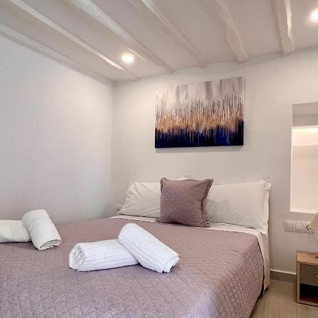 Camara'S Gem Apartment Poros Town Ngoại thất bức ảnh