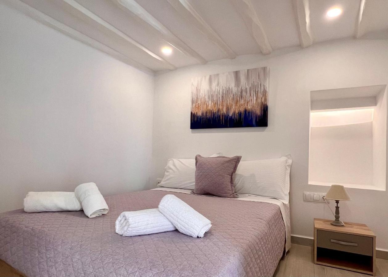 Camara'S Gem Apartment Poros Town Ngoại thất bức ảnh