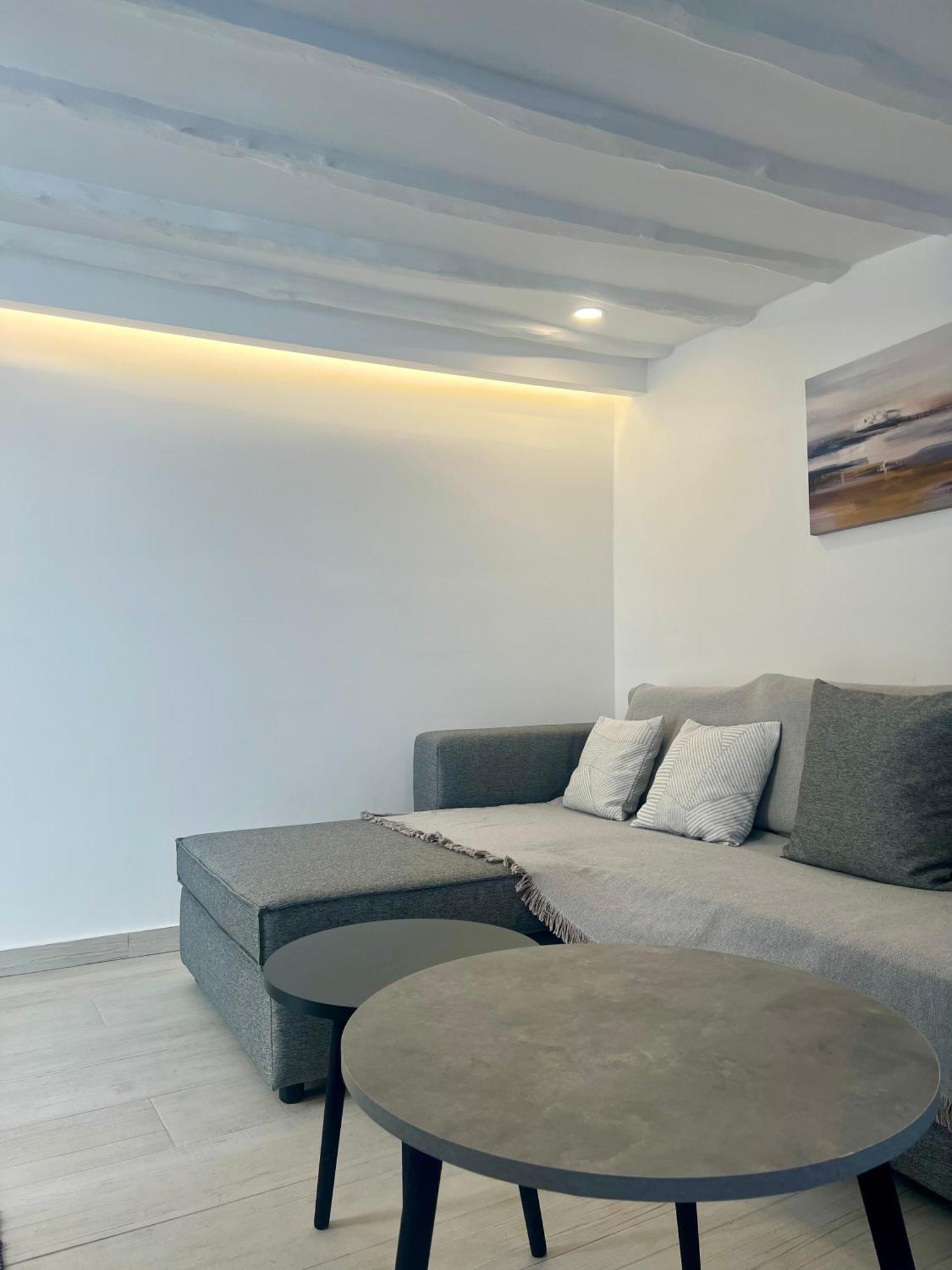 Camara'S Gem Apartment Poros Town Ngoại thất bức ảnh